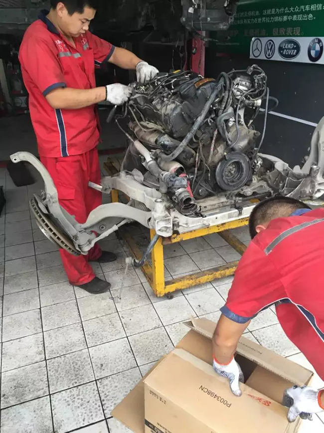 汽車車窗玻璃保養(yǎng)有什么要注意的？