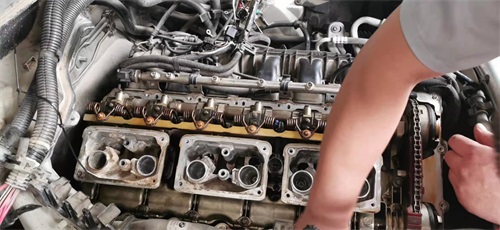 汽車發(fā)動(dòng)機(jī)怠速抖動(dòng)是什么原因引起的？